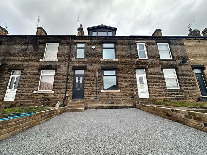 5 Bedroom Property To Rent In Slaithwaite Road, Thornhill Lees, Dewsbury, WF12