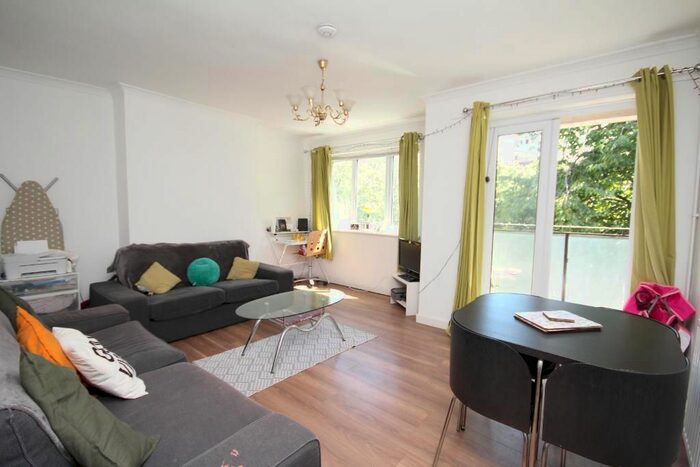 3 Bedroom Flat To Rent In Shaftesbury Court, Shaftesbury Street, Old Street, N1