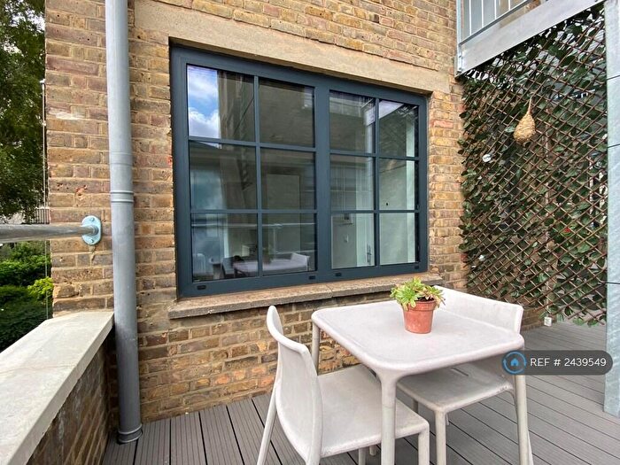 1 Bedroom Flat To Rent In Shrewsbury Court, London, EC1Y