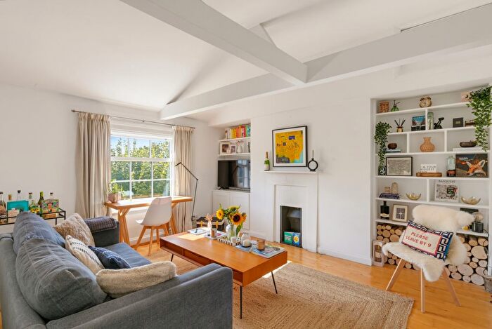 1 Bedroom Flat To Rent In Allfarthing Lane, London, SW18