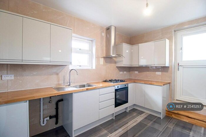 3 Bedroom Maisonette To Rent In Central Park Road, London, E6