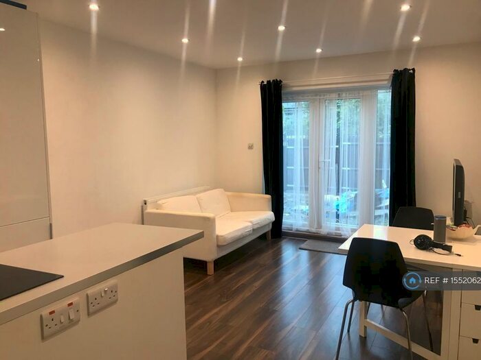 2 Bedroom Maisonette To Rent In Alder Road, London, SW14