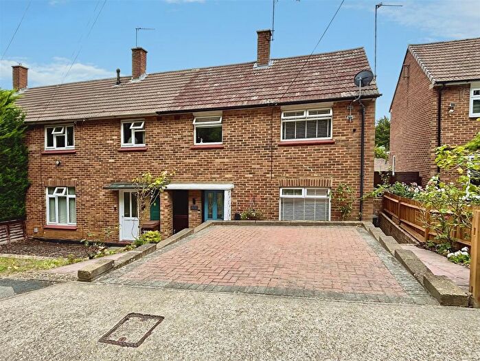 2 Bedroom End Of Terrace House For Sale In Maidstone Road, Rochester, ME1