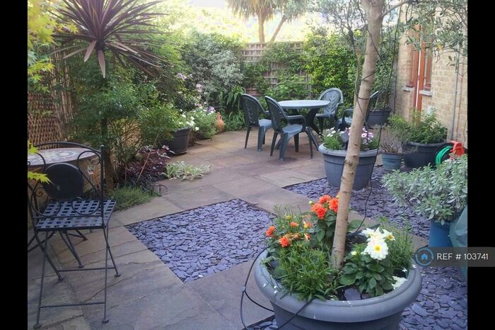 2 Bedroom Flat To Rent In Hemsworth Street, London, N1