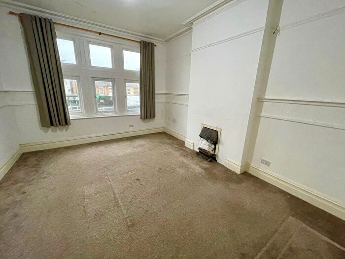 3 Bedroom Flat To Rent In Christchurch Road, Bournemouth, BH7
