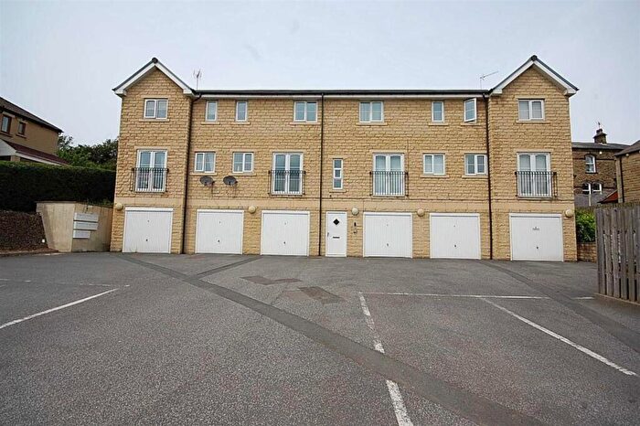 2 Bedroom Apartment For Sale In Saddleworth Road, Greetland, HX4