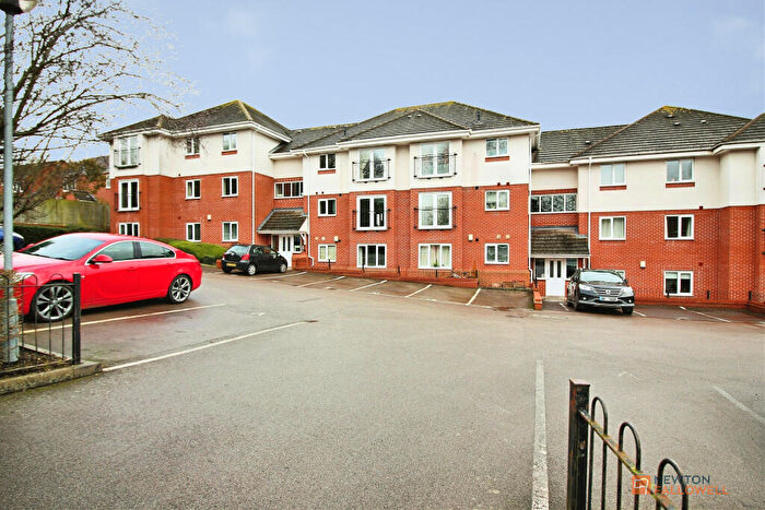 2 Bedroom Flat For Sale In Peggs Close, Leicester, LE9