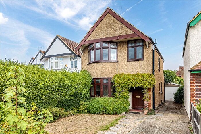 3 Bedroom Detached House For Sale In School Lane, Addlestone, Surrey, KT15