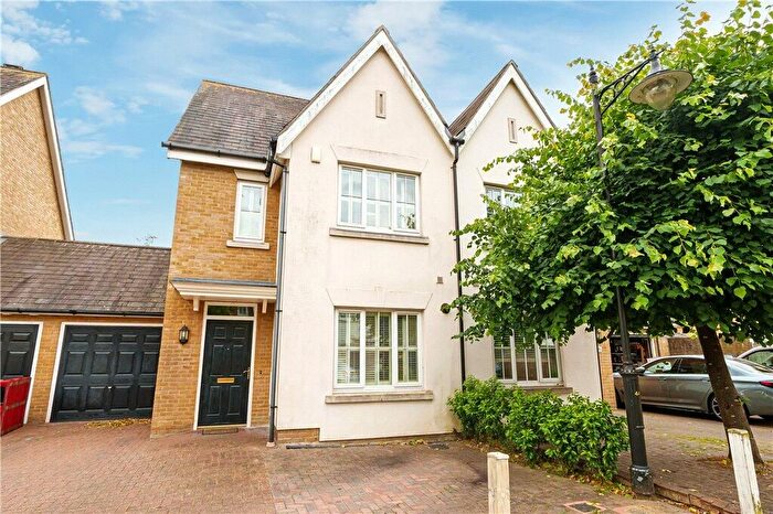 3 Bedroom Semi-detached House For Sale In Rawlings Close, Beckenham, BR3