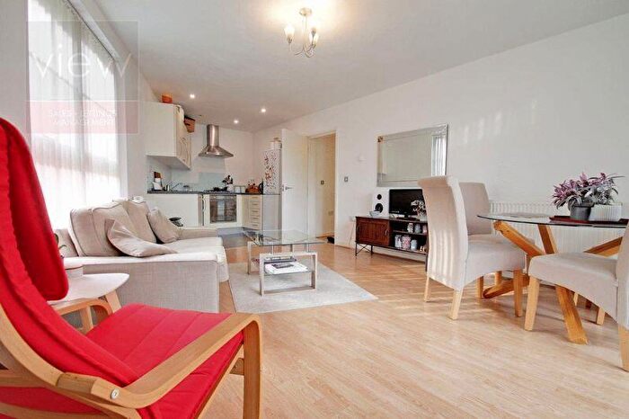 1 Bedroom Flat To Rent In Chadbourn Street, E14