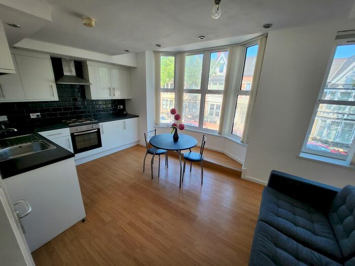 1 Bedroom Flat To Rent In Pen-Y-Lan Road, Cardiff, CF24