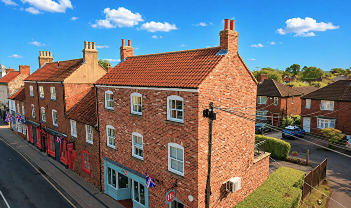 3 Bedroom Maisonette For Sale In Crossland Gardens, Tickhill, Doncaster, DN11