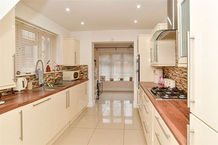 3 Bedroom Semi-detached House For Sale In South End Road, Hornchurch, Essex, RM12