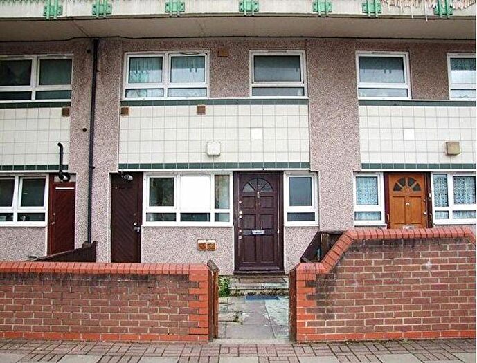 3 Bedroom Maisonette To Rent In Constance Street, London, E16