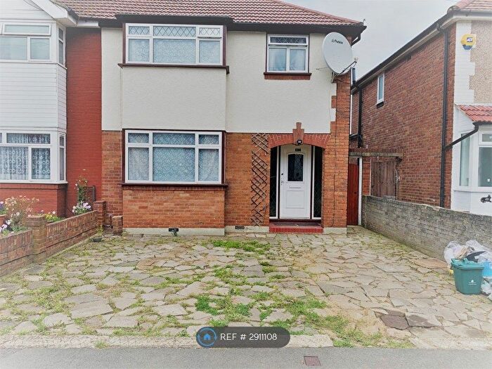 4 Bedroom End Terrace House To Rent In Berwick Avenue, Hayes, UB4