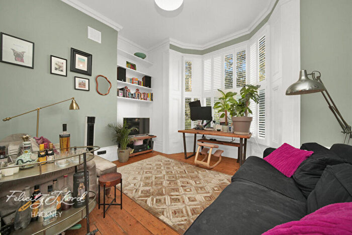 1 Bedroom Flat For Sale In Shacklewell Lane, London, E8