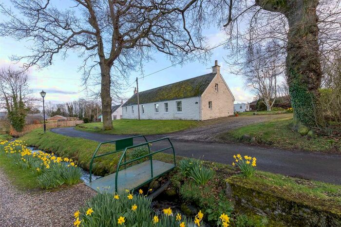 4 Bedroom Detached House For Sale In Cruikies Nook, Rait, Perth, PH2