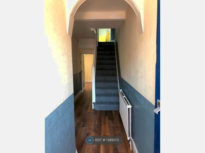 3 Bedroom Semi-Detached House To Rent In Holly Road, Aldershot, GU12