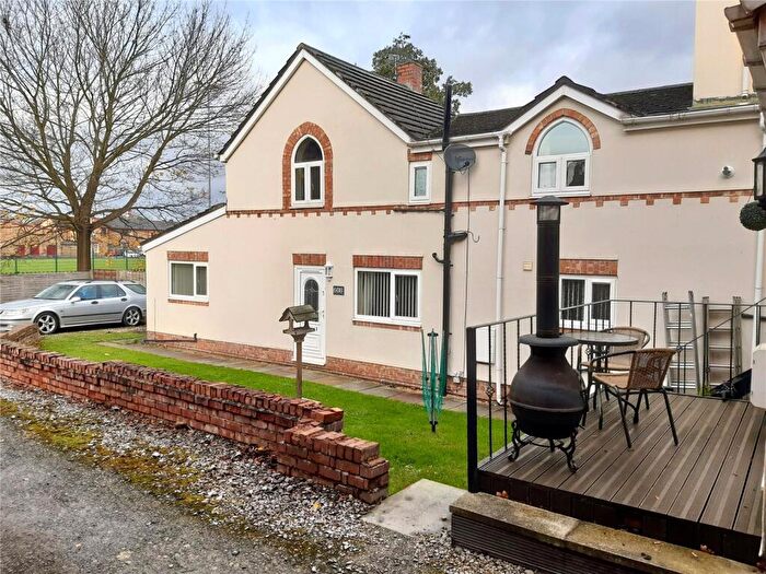 2 Bedroom Mews To Rent In Denton Road, Audenshaw, M34