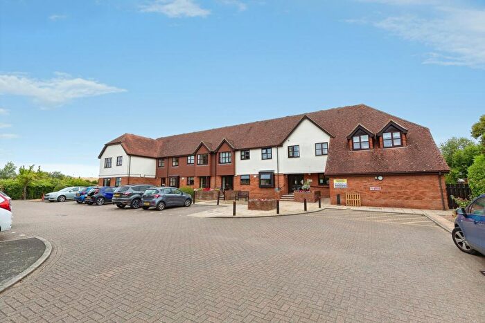2 Bedroom Apartment For Sale In Willow Grange (Rochester), Hoo, ME3