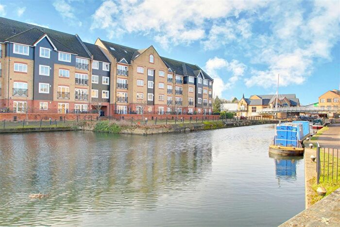 2 Bedroom Flat To Rent In Longman Court, Stationers Place, Hemel Hempstead, HP3