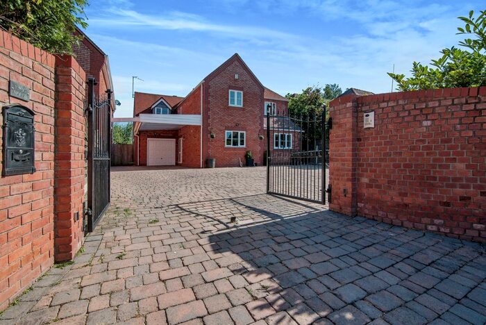 6 Bedroom Detached House For Sale In Danes Green, Claines, Worcester, Worcestershire, WR3