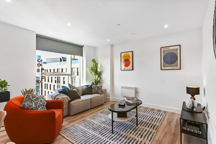 2 Bedroom Flat To Rent In Mercer West Madison East, LS2