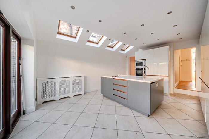 4 Bedroom Terraced House To Rent In Devereux Road Windsor, SL4