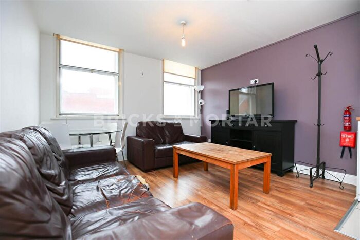 3 Bedroom Flat To Rent In (£pppw) - The Gatehouse, City Centre, NE1