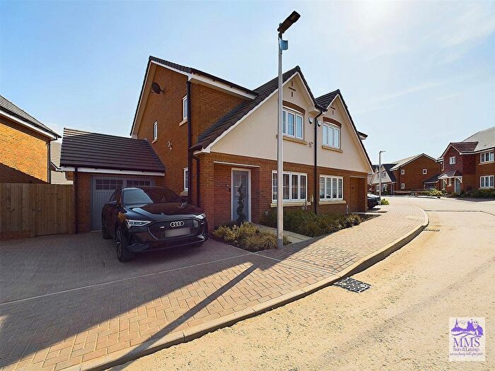 3 Bedroom Semi-Detached House For Sale In Walnut Tree Grove, Hoo, Rochester, ME3