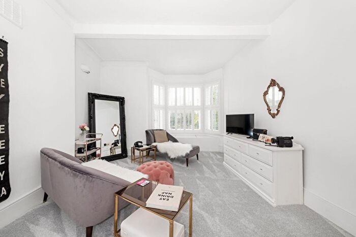 2 Bedroom Flat To Rent In Herne Hill, London, SE24