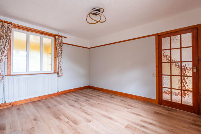 4 Bedroom Detached House For Sale In Furzebrook Road, Wareham, BH20 - Photo 9