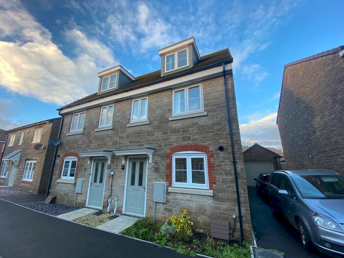 3 Bedroom Town House To Rent In Upper Ox Hill, Swindon, SN5