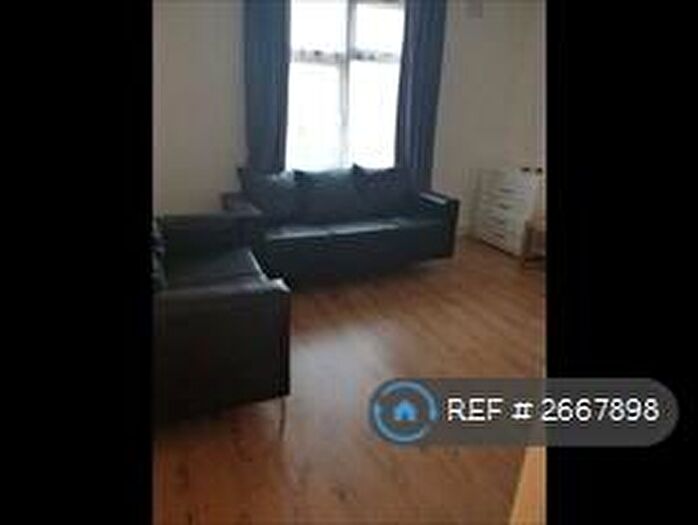 3 Bedroom Flat To Rent In Chandos Road, London, NW2