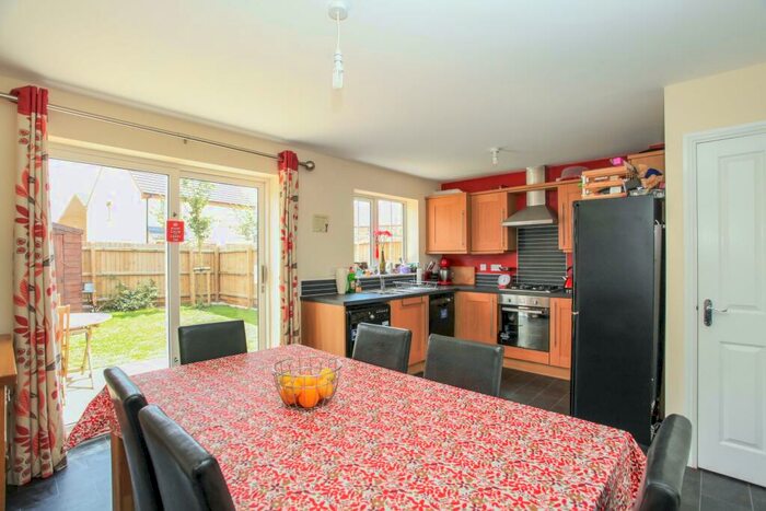 3 Bedroom End Of Terrace House To Rent In Bluebell Way, March, PE15