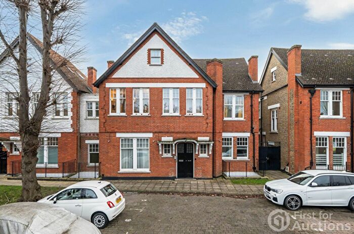 2 Bedroom Flat For Sale In Hervey Road, Blackheath, SE3