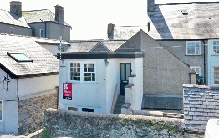 1 Bedroom Flat For Sale In Denbigh Street, Llanrwst, LL26