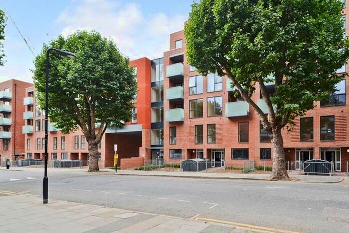 3 Bedroom Flat To Rent In Dovetail Place, Lawrence Road, N15
