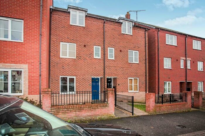 4 Bedroom Terraced House To Rent In Spruce Road, Nuneaton, Warwickshire, CV10