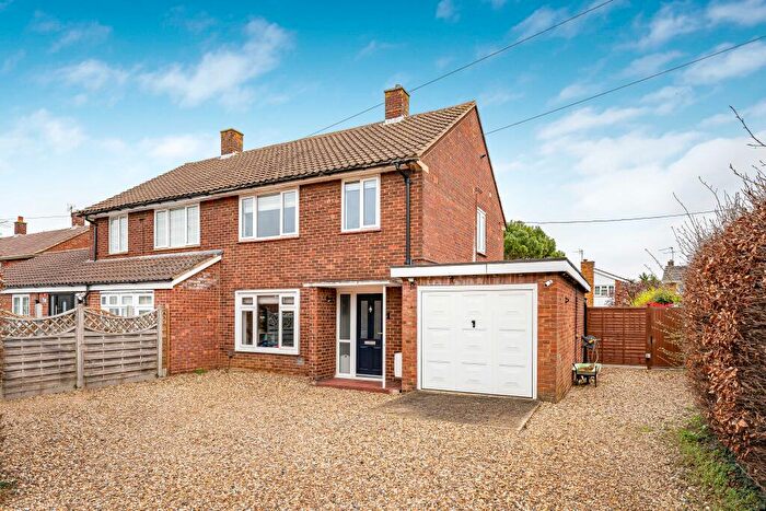 3 Bedroom Semi-Detached House For Sale In Milestone Road, Hitchin, SG5