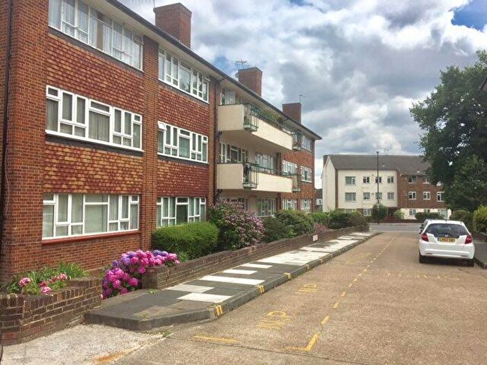 Studio To Rent In Hertford Court, Palmers Green, N13