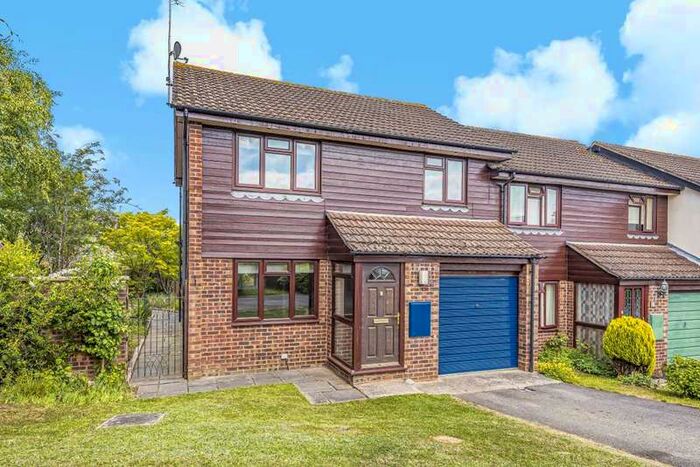 3 Bedroom House To Rent In Wokingham, RG41