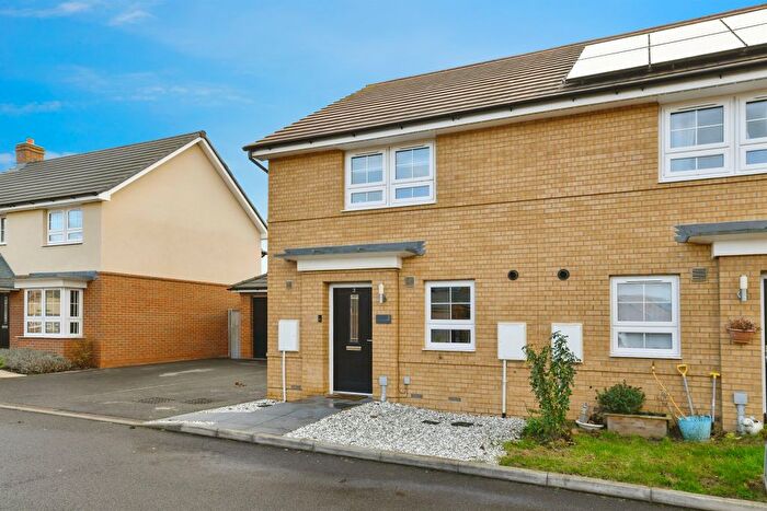 3 Bedroom Semi Detached House For Sale In Belpaire Close, Lower Stondon, Henlow, SG16