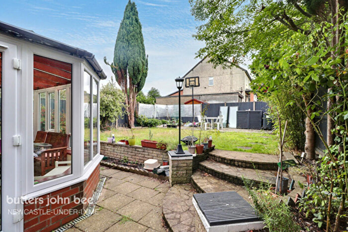 4 Bedroom Semi-Detached House For Sale In West View, Newcastle, ST5