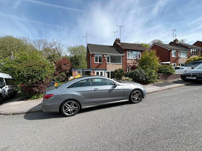 4 Bedroom Semi-Detached House To Rent In Gower Road, Hyde, SK14