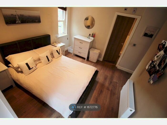 2 Bedroom Flat To Rent In Back Broomfield Crescent, Leeds, LS6