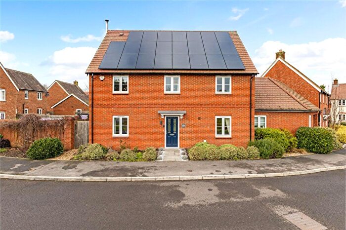 4 Bedroom Detached House For Sale In Harrow Drive, Headley, Thatcham, Hampshire, RG19