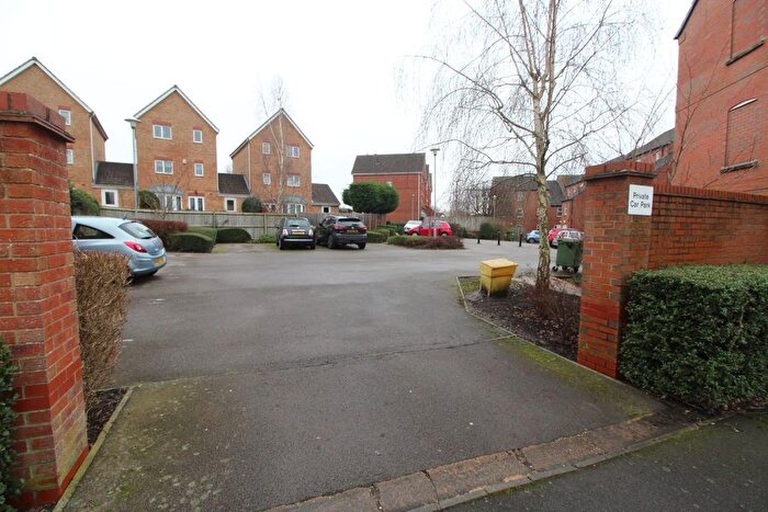 2 Bedroom Flat For Sale In Lock Keeper Close, Wigston, LE18