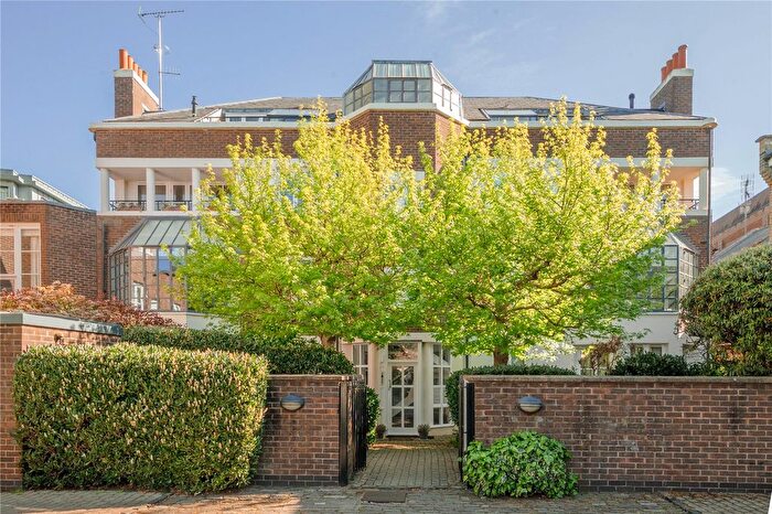 2 Bedroom Flat For Sale In Retreat Road, Richmond, TW9