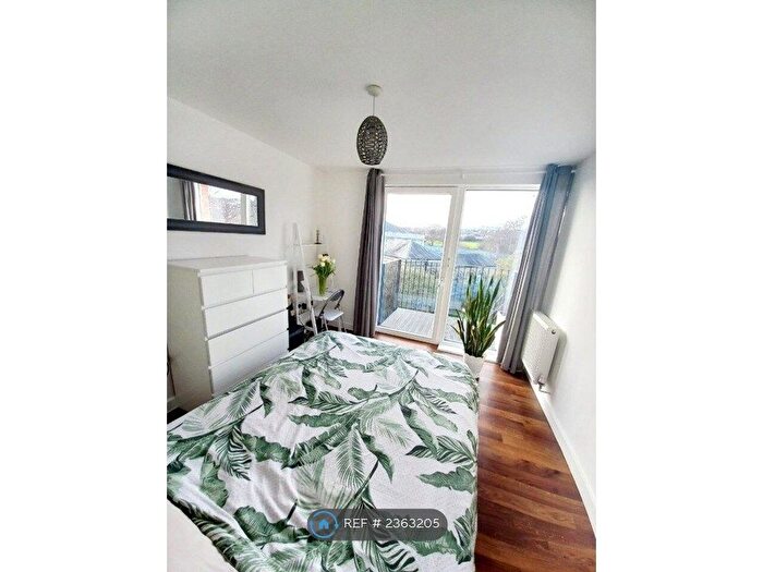 2 Bedroom Flat To Rent In St Michaels Road, London, NW2